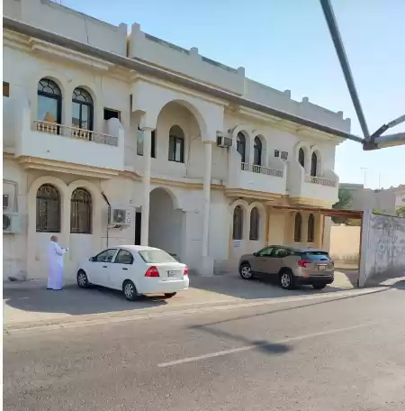 Wohn Klaar eigendom 2 Schlafzimmer U/F Wohnung  zu vermieten in Al Sadd , Doha #7120 - 1  image 